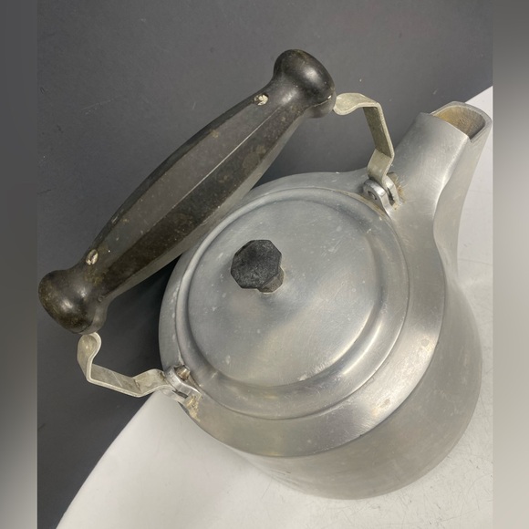 Aluminum Teapot by Miracle Maid Cookware - Picture 4 of 17